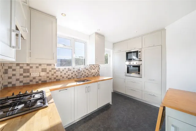 Bedford Road, London, W4, photo 1