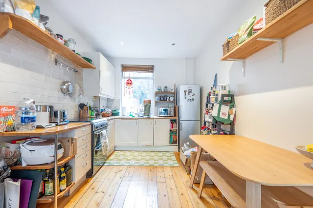 Photo 2 — Flat 1, 21 Napier Road, London