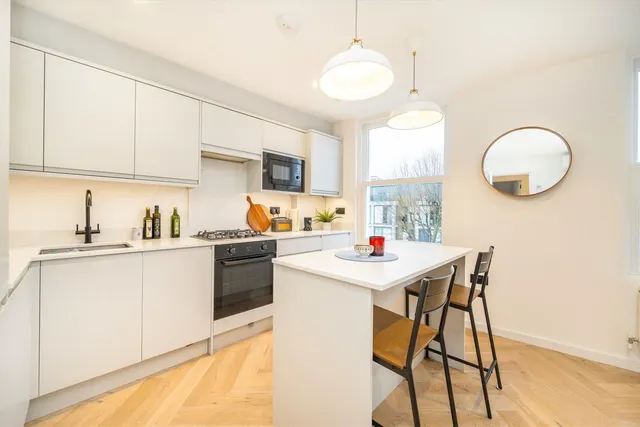 Shepherds Bush Road, W6, photo 2