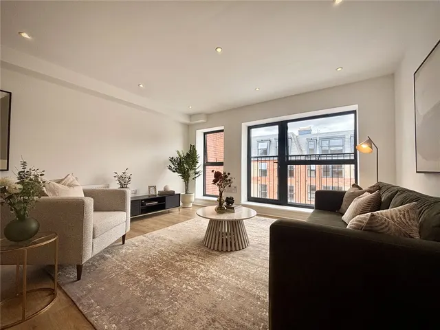 Victoria Road, Aldershot, Hampshire, GU11 1FT, photo 1