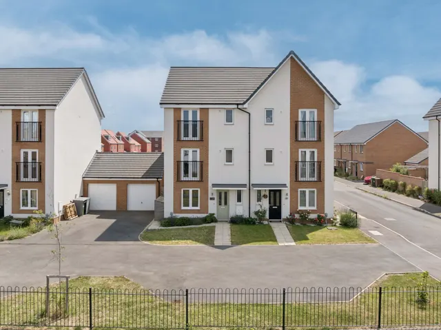 Vickers Way, Grove, OX12, photo 1