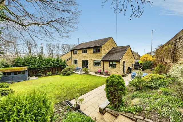 Wakefield Road, Huddersfield, HD8, photo 1
