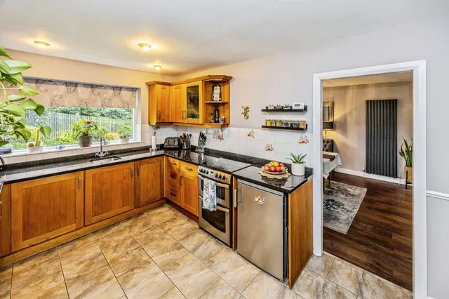 Wakefield Road, Huddersfield, HD8, photo 2