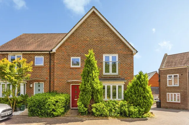 Goldfinch Road, Burgess Hill, photo 1