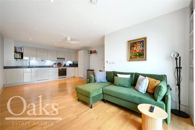 Streatham High Road, Streatham, SW16, photo 3