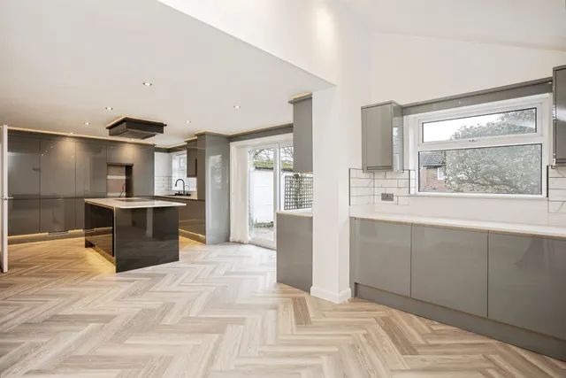 Photo 2 — Waltham Rise, MELTON MOWBRAY