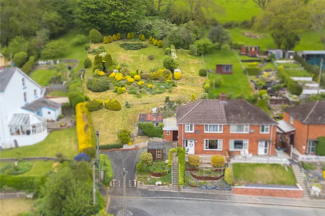 Crescent Gardens, Newtown, Powys, SY16 2HQ, photo 1
