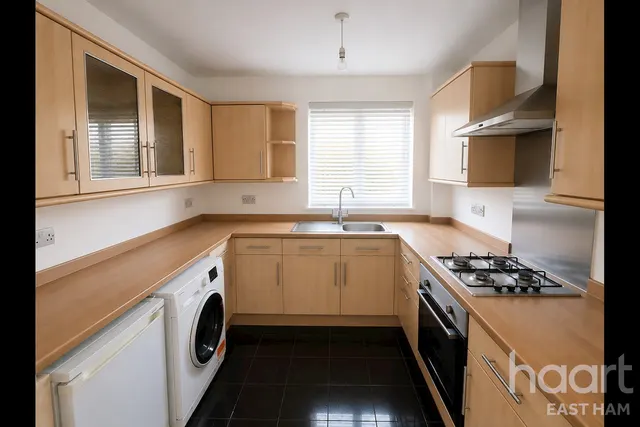 Grangewood Street, E6, photo 2