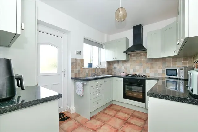 Central Avenue, Baildon, BD17, photo 3