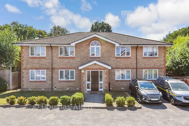 Lancaster Drive, Langdon Hills, SS16, photo 1