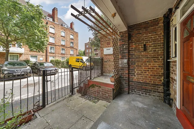 Peckham Road, SE5, photo 1