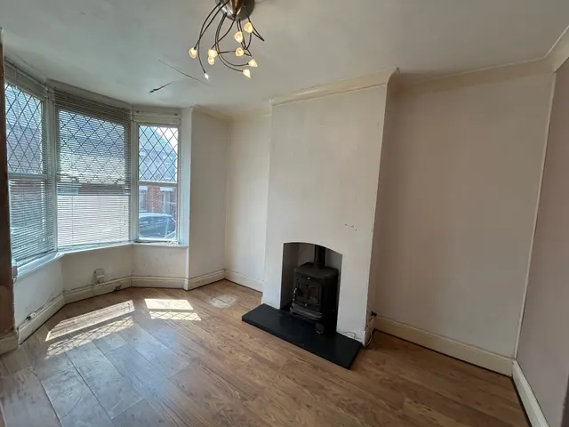 Photo 3 — Knox Road, Wellingborough, NN8 1HX
