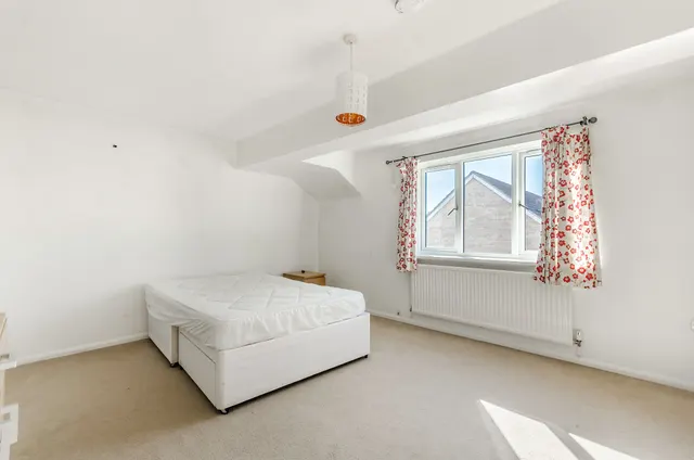 Photo 2 — 25 Wilkins Close, Mitcham