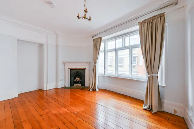 Photo 2 — 39 Manor House, Marylebone Road, London