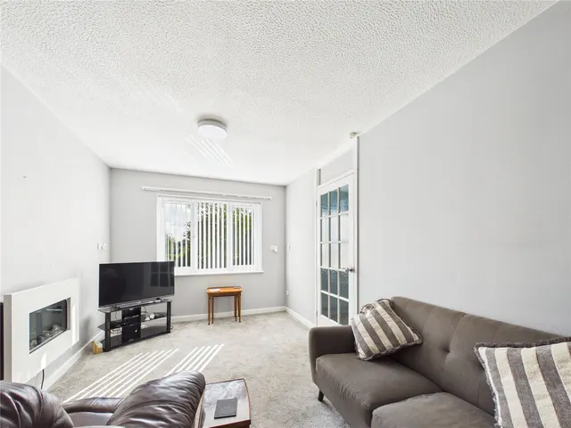 Cloverdale Drive, Longwell Green, BS30, photo 2