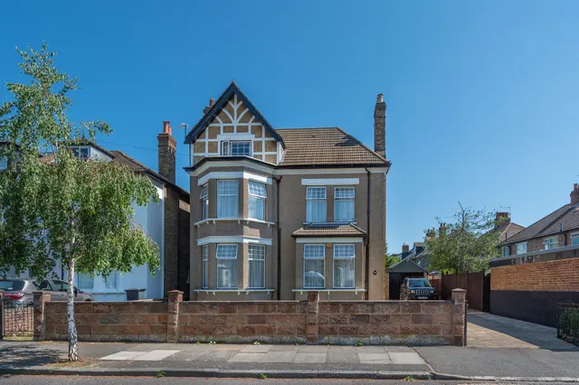 43 Wheathill Road, London, photo 1