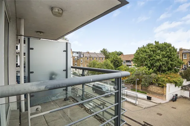 Phoenix Way, Wandsworth, photo 2