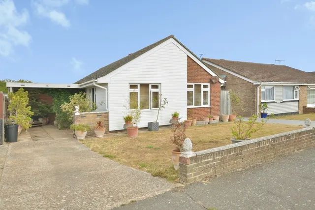 Laurel Avenue, St. Marys Bay, Romney Marsh, Kent, TN29, photo 1