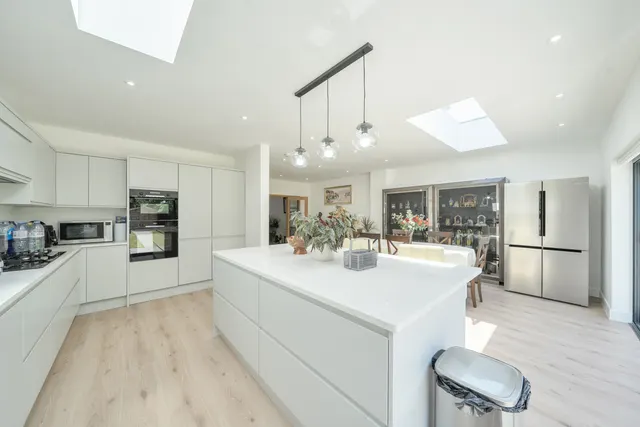 Avenue Road, Pinner, HA5, photo 1