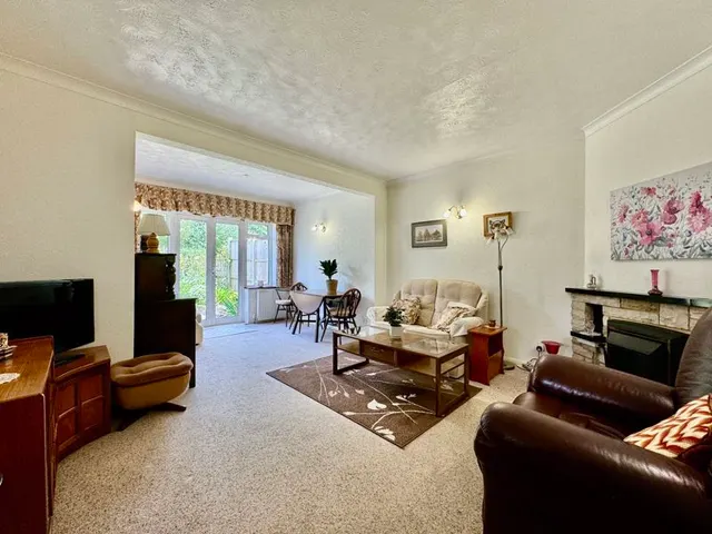 Photo 3 — Lower Ridge, Bourne End SL8 5BL