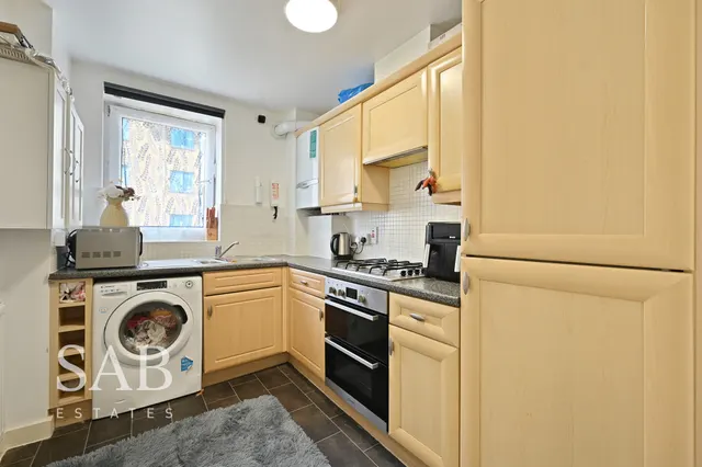 Waxlow Way, Northolt, UB5, photo 3