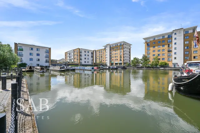 Waxlow Way, Northolt, UB5, photo 1