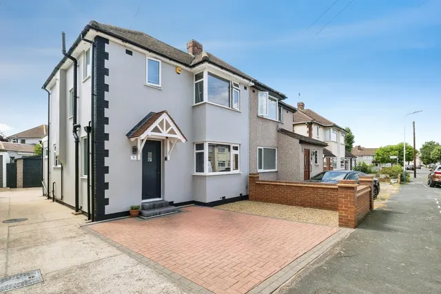 Lancaster Drive, Hornchurch, RM12, photo 1