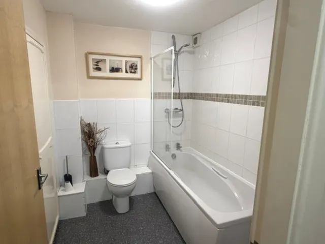 Queen Street, Morley, LS27, photo 3