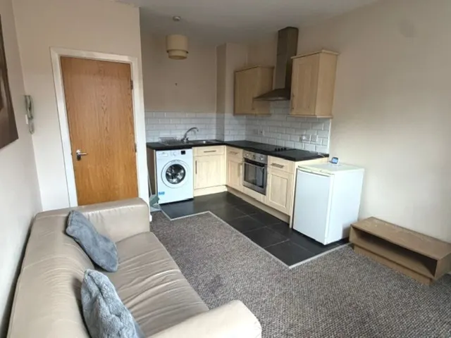 Queen Street, Morley, LS27, photo 2