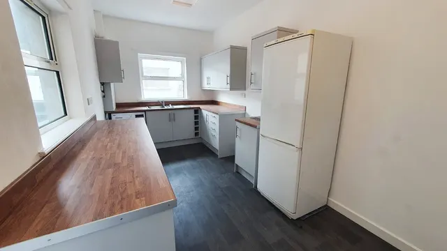 Clifton Street, Cardiff, photo 1