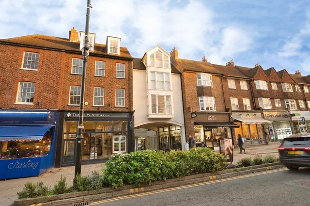 King Georges Walk, Esher, KT10, photo 3