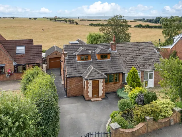 Craven Lane, Gomersal BD19 4QU, photo 1