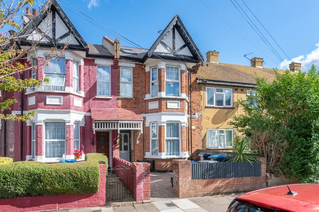 Photo 2 — 9a Litchfield Gardens, London
