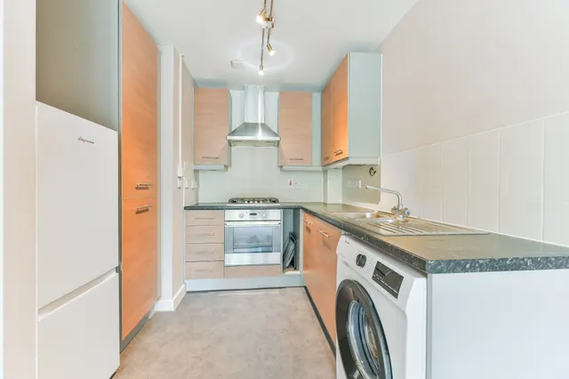 Photo 3 — Flat 35, Angel Court, 111 Addiscombe Road, Croydon
