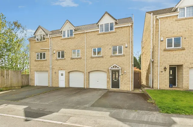 Prospect Road, Longwood, HD3, photo 1