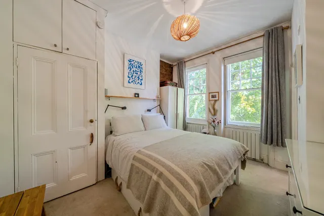Photo 3 — Bedford Hill, Balham, London, SW12