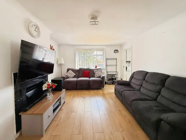 Romsey Place, Mansfield, NG19, photo 3