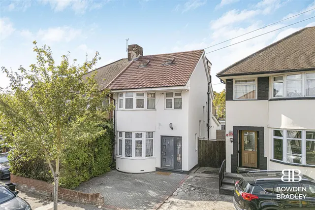 Hanover Gardens, Hainault, IG6, photo 1