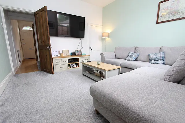Photo 3 — Woodfield Crescent, Kidderminster