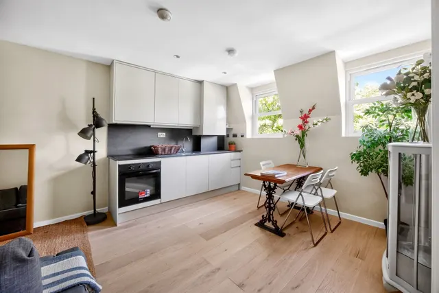 Elsham Road, London, photo 1