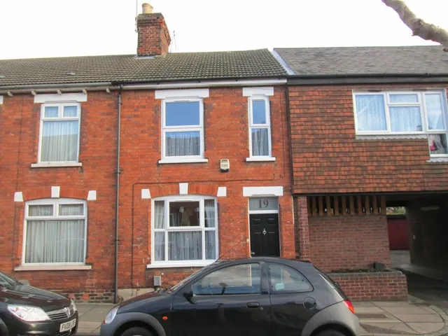 Salisbury Street, Bedford, photo 1