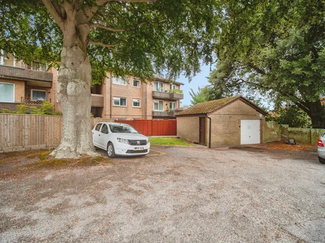 Wyke Road, Weymouth, photo 1