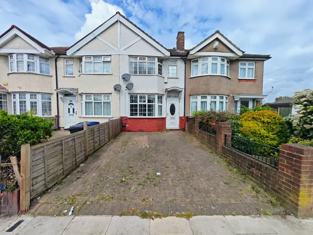 Mandeville Road, Northolt, UB5, photo 1