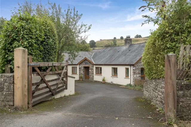 Sennybridge, Brecon, LD3, photo 1