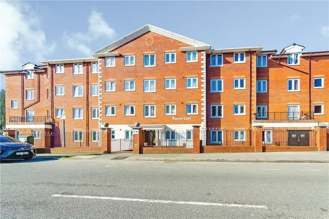 Photo 3 — Bourne Court, Croydon Road, Caterham, Surrey, CR3