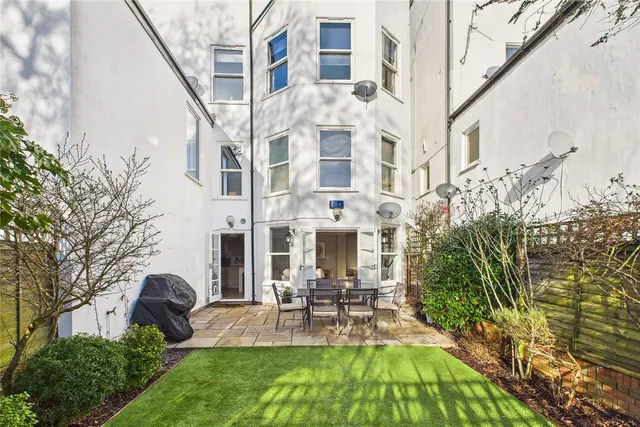 Photo 2 — Mount Nod Road, London, SW16