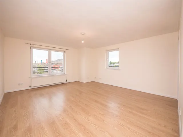 Whitehill Street, EH21, photo 2