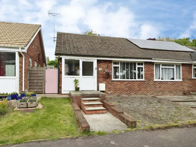 Ethelburga Drive, Lyminge, CT18, photo 1