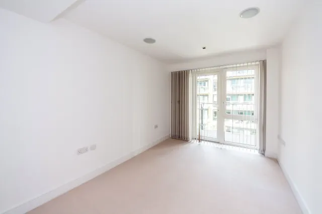 Kew Bridge Road, Brentford, TW8, photo 3