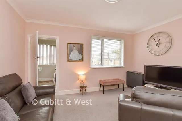 Centrecourt Road, Worthing, BN14, photo 3